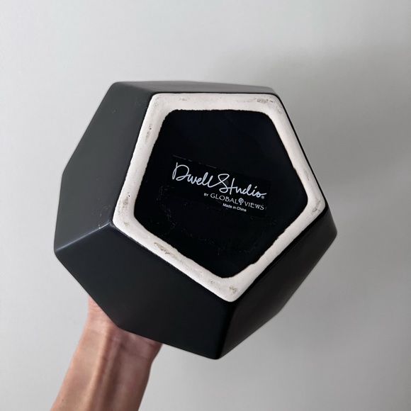 Global Views Dwell Studio faceted matte black vase - Picture 7 of 13